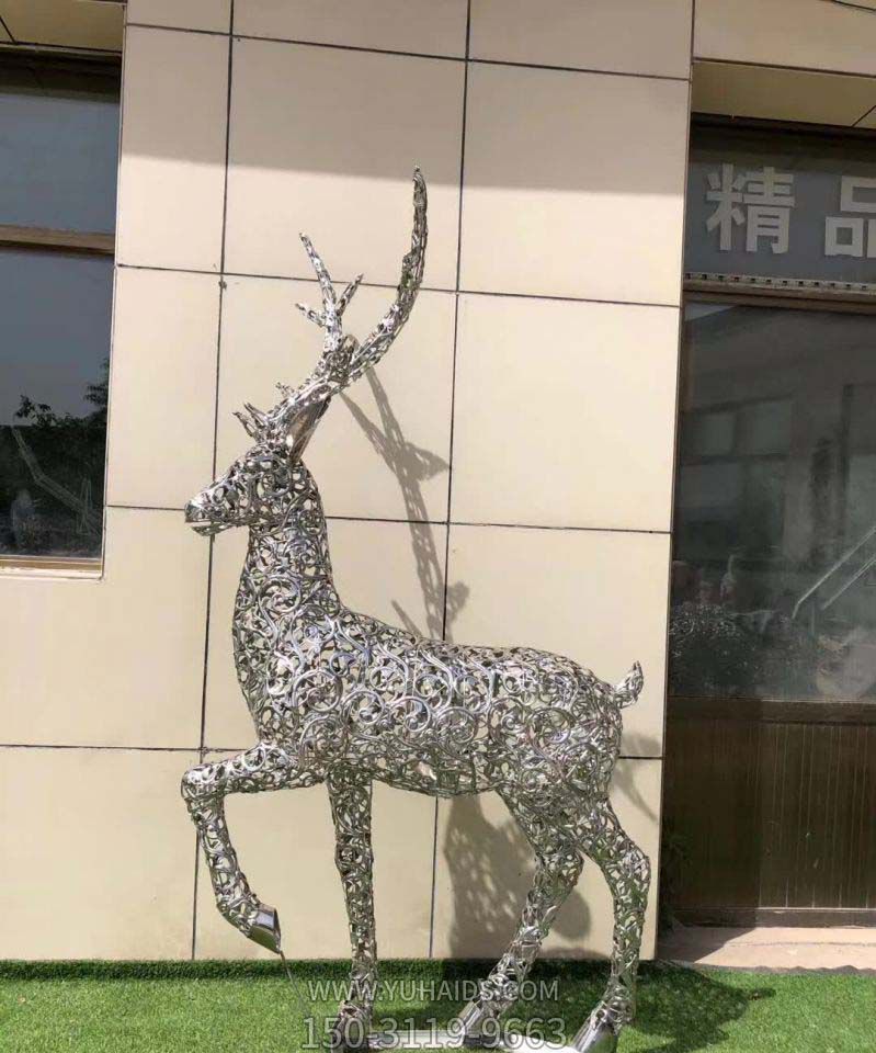 别墅不锈钢一只行走的梅花鹿博鱼网页版