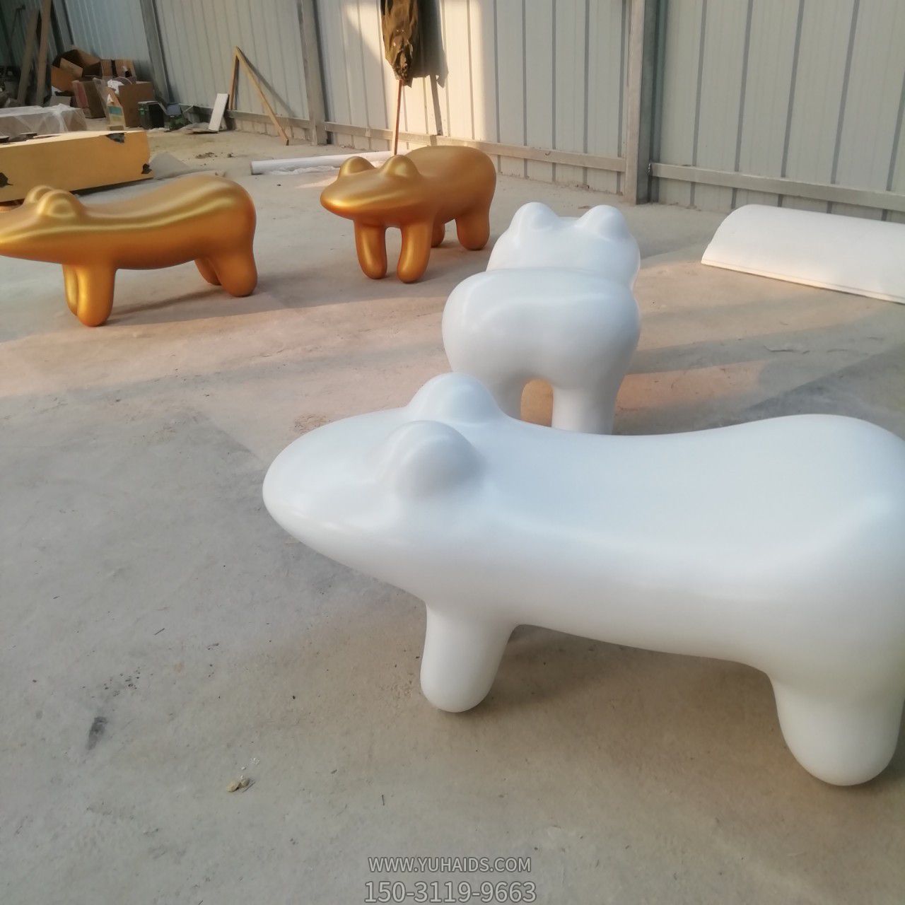 影院室内摆放抽象卡通青蛙凳子玻璃钢博鱼网页版