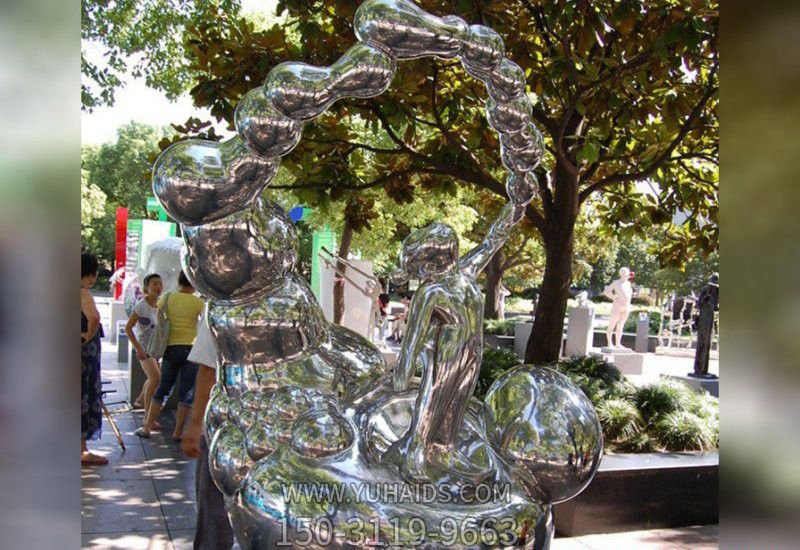 不锈钢镜面抽象吹泡泡的儿童吹奏博鱼网页版