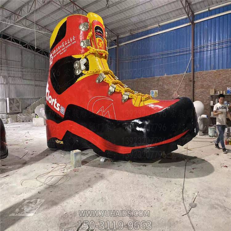 商场室外摆放大型玻璃钢鞋子景观博鱼网页版