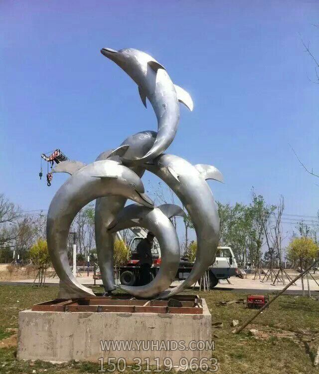 广场不锈钢抽象海豚博鱼网页版