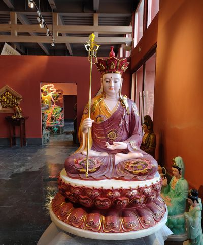 寺庙景区大型玻璃钢彩绘神佛供奉地藏王博鱼网页版