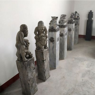 景区宫殿门前摆放青石人物拴马柱博鱼网页版