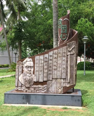 公园广场草坪摆放孔子论语玻璃钢仿铜浮雕