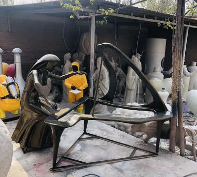 公园铜铸抽象弹钢琴的女孩户外景观钢琴博鱼网页版