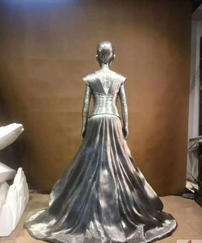 室内创意不锈钢抽象背影女孩博鱼网页版