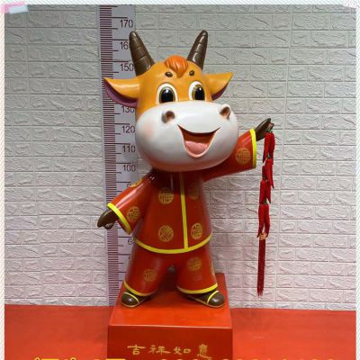 商场室内摆放玻璃钢卡通牛吉祥物小品博鱼网页版