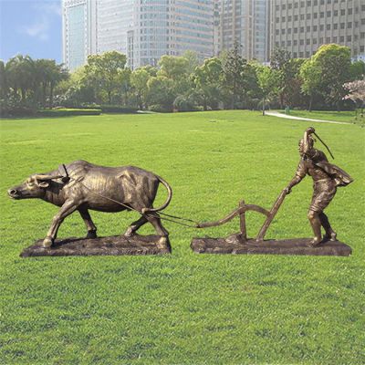 耕地犁地玻璃钢水牛和农夫情景博鱼网页版