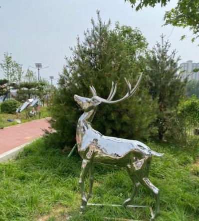 不锈钢镜面公园绿地梅花鹿