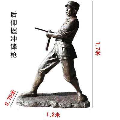景区户外玻璃钢仿铜手握冲锋枪的人物博鱼网页版