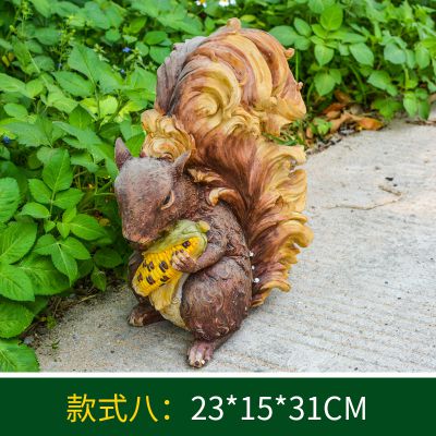 城市街道一只抱着玉米的玻璃钢松鼠博鱼网页版