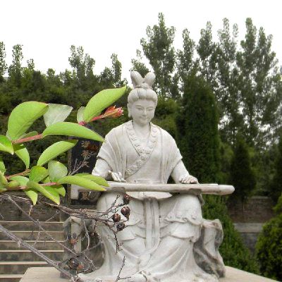 户外景区公园一位弹琴的古代女子石雕琴博鱼网页版