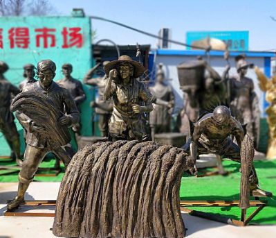 广场在田地收麦子干农活人物玻璃钢博鱼网页版