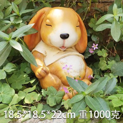 草坪中一只在睡觉的玻璃钢兔子博鱼网页版
