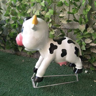 玻璃钢卡通户外园林景观小奶牛博鱼网页版