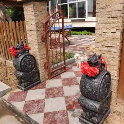 庭院门口抱鼓石石雕