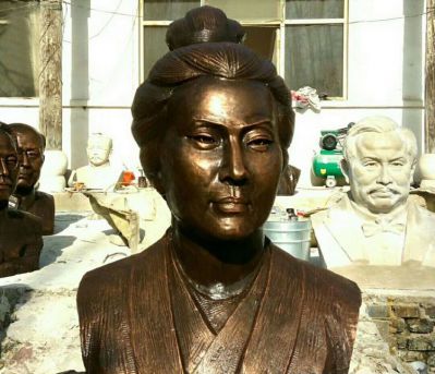 学院公园摆放古代女词人李清照胸像玻璃钢仿铜博鱼网页版