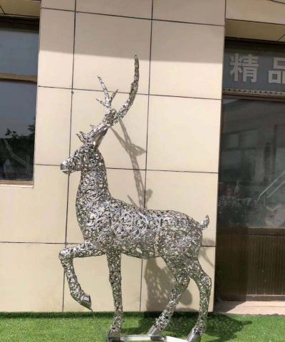 别墅不锈钢一只行走的梅花鹿博鱼网页版