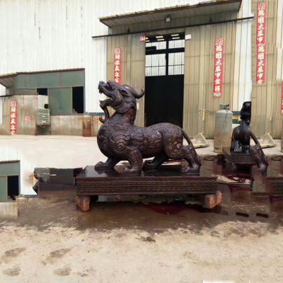 街道边摆放的玻璃钢创意独角兽博鱼网页版