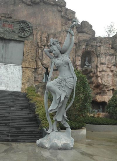 弹琵琶的人物摆件有什么寓意?