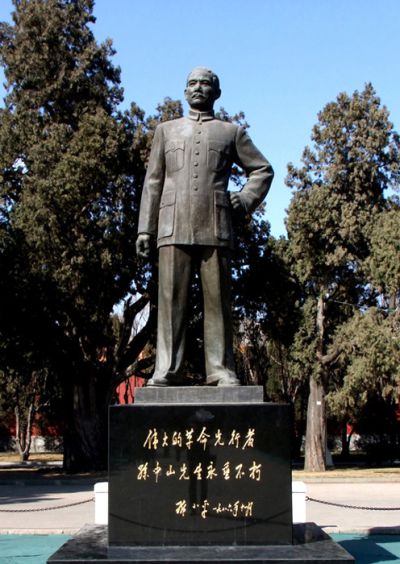 广场铜雕伟人博鱼网页版