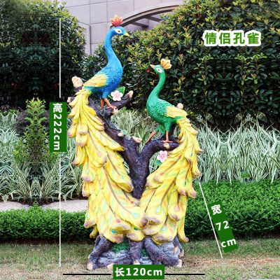 公园里两只情侣玻璃钢彩绘孔雀博鱼网页版