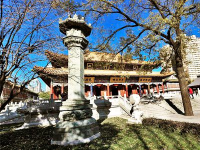 景区古建筑门口摆放佛教大理石经幢博鱼网页版