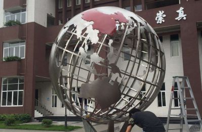 街边学校创意积极向上的不锈钢地球仪博鱼网页版