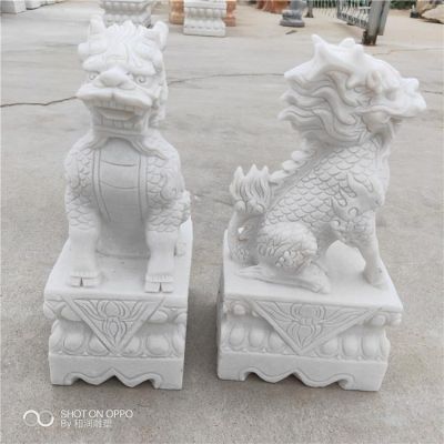 庭院汉白玉石雕麒麟