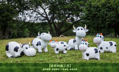 园林一群树脂卡通牛博鱼网页版