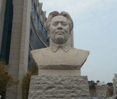城市街道伟人胸像石雕毛泽东博鱼网页版