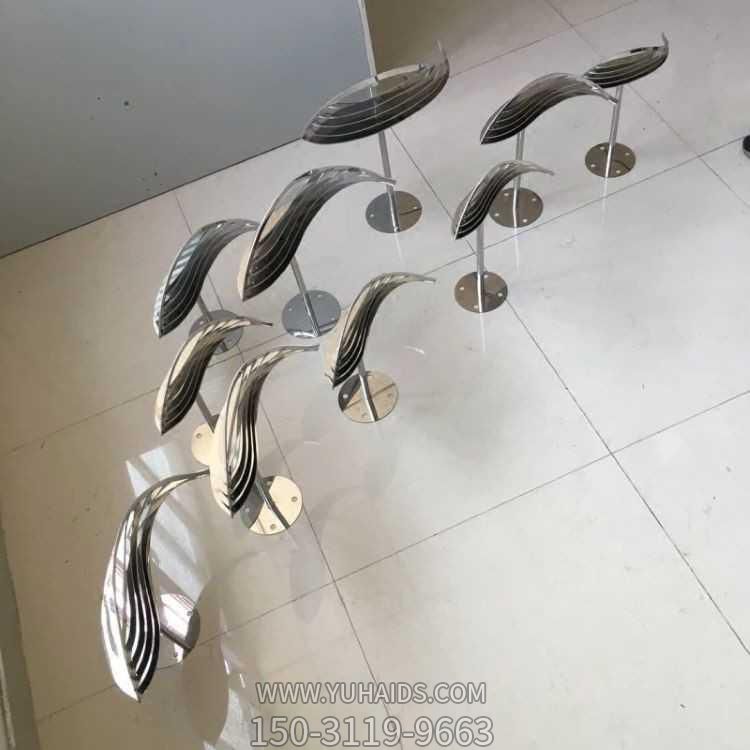 喷泉水景不锈钢抽象小鱼博鱼网页版摆件