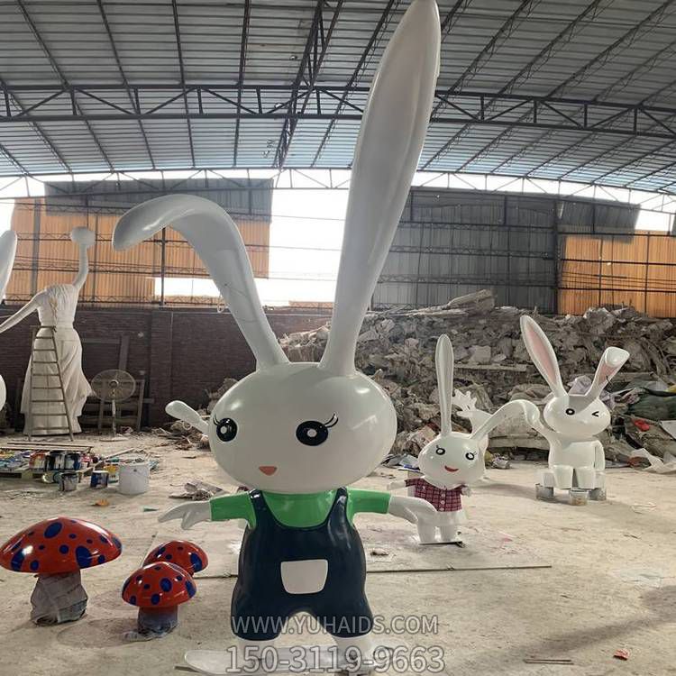 公园草地装饰玻璃钢卡通兔子博鱼网页版