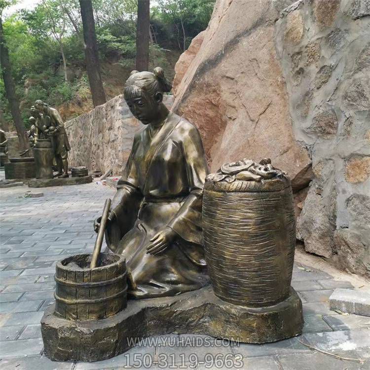 楼盘绿地摆放玻璃钢仿铜人物博鱼网页版