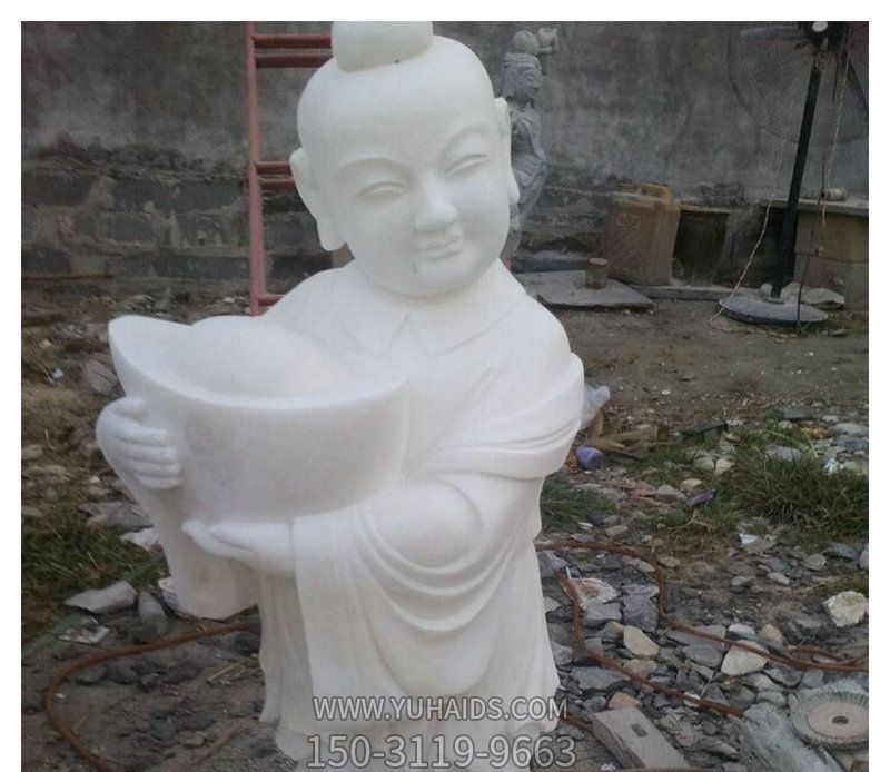 抱着元宝的小孩公园景观石雕儿童博鱼网页版