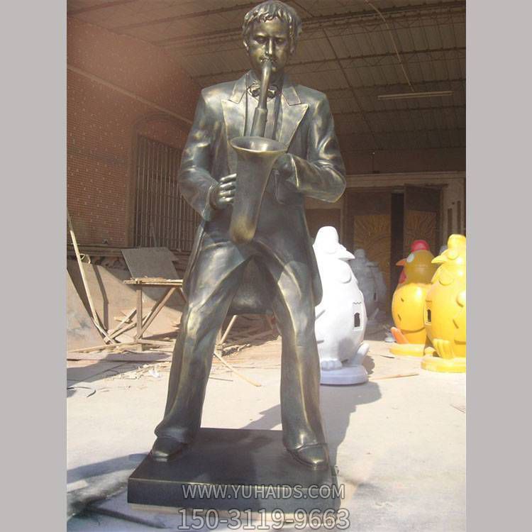 玻璃钢仿铜户外园林吹乐器萨克斯的人物景观博鱼网页版