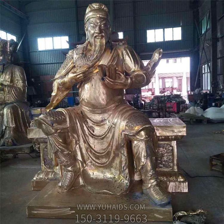 不锈钢铜雕看书的鎏金武财神关公博鱼网页版