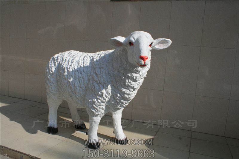 草地公园摆放的直视玻璃钢仿真绵羊博鱼网页版