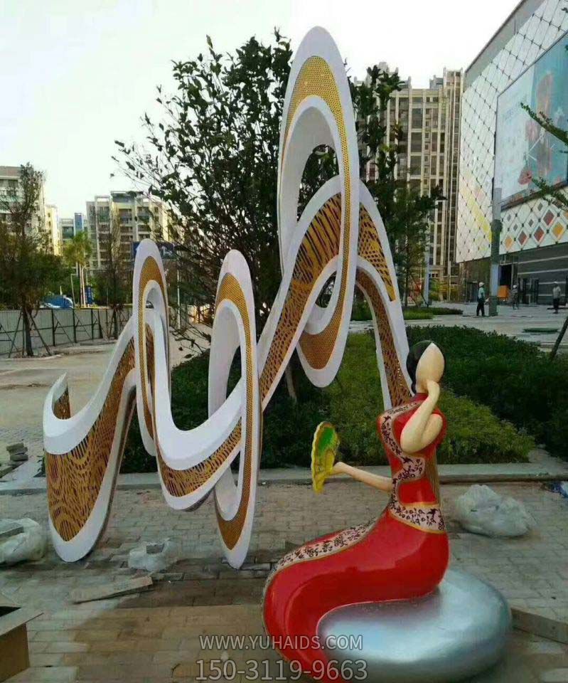 商厦门口个性缠绕的不锈钢飘带博鱼网页版