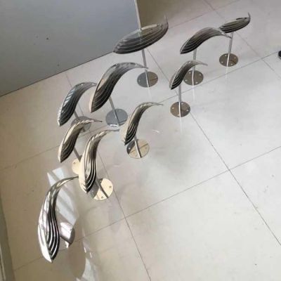 喷泉水景不锈钢抽象小鱼博鱼网页版摆件