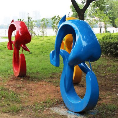 校园广场玻璃钢彩绘抽象骑自行车的人物博鱼网页版