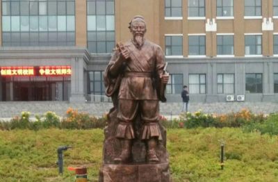 学校广场摆放古代名人木匠鲁班铸铜博鱼网页版
