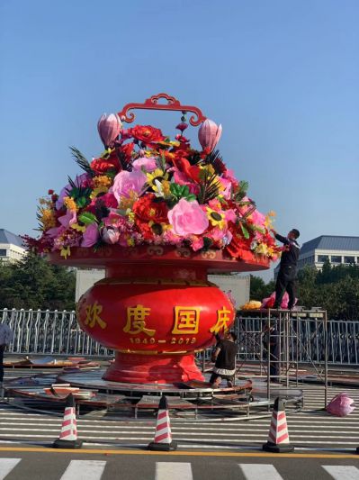 广场玻璃钢彩绘仿真花朵大花篮博鱼网页版