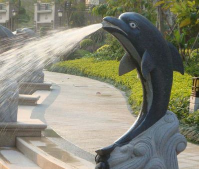 小区街道一只喷水的石雕海豚博鱼网页版