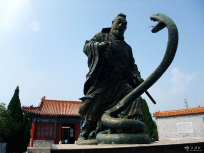 校园公园做旧历史典故“斩蛇起义”人物刘邦青铜博鱼网页版
