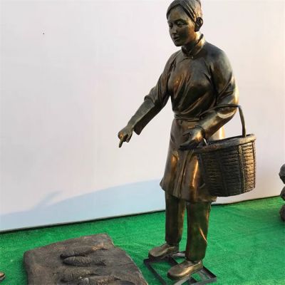 户外城市街道玻璃钢仿铜园林买鱼的人物博鱼网页版