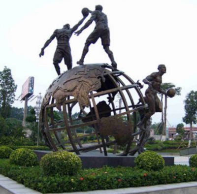 金属镂空地球仪人物景观铜博鱼网页版