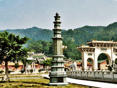 旅游景区摆放浮雕青石经幢