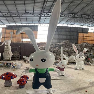公园草地装饰玻璃钢卡通兔子博鱼网页版