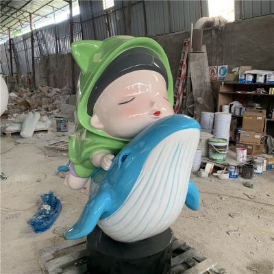 商场园林美陈摆件玻璃钢创意景观坐在鲸鱼背上的卡通人物摆件